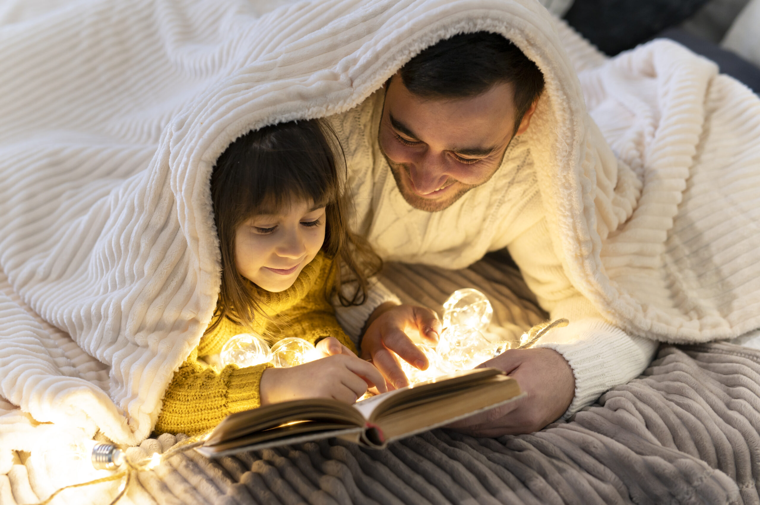 Až príde čas na večerné rituály a budete svoje deti pripravovať na spanie, vezmite si chvíľku na zdieľaný čas s nimi. Zvoľte ich obľúbenú knihu alebo im predstavte nový príbeh. A nezabudnite, v tých chvíľach pre nich robíte oveľa viac, než len pripomínate známy príbeh.