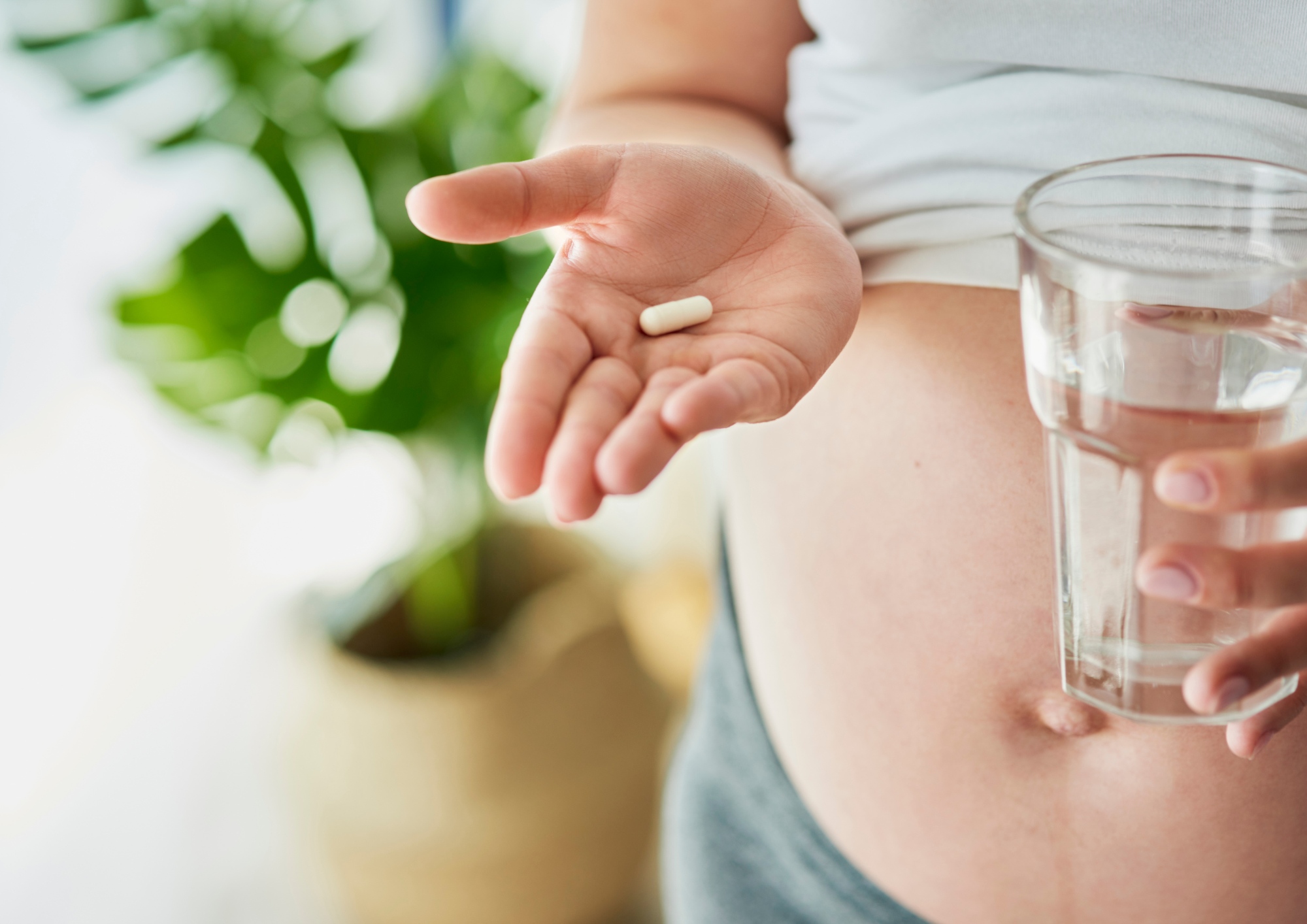 Na začiatku tehotenstva je dôležité užívať vitamíny pre tehotné.