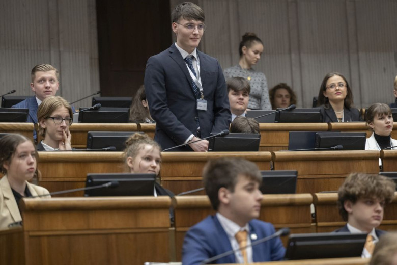 študenti v parlamente SR