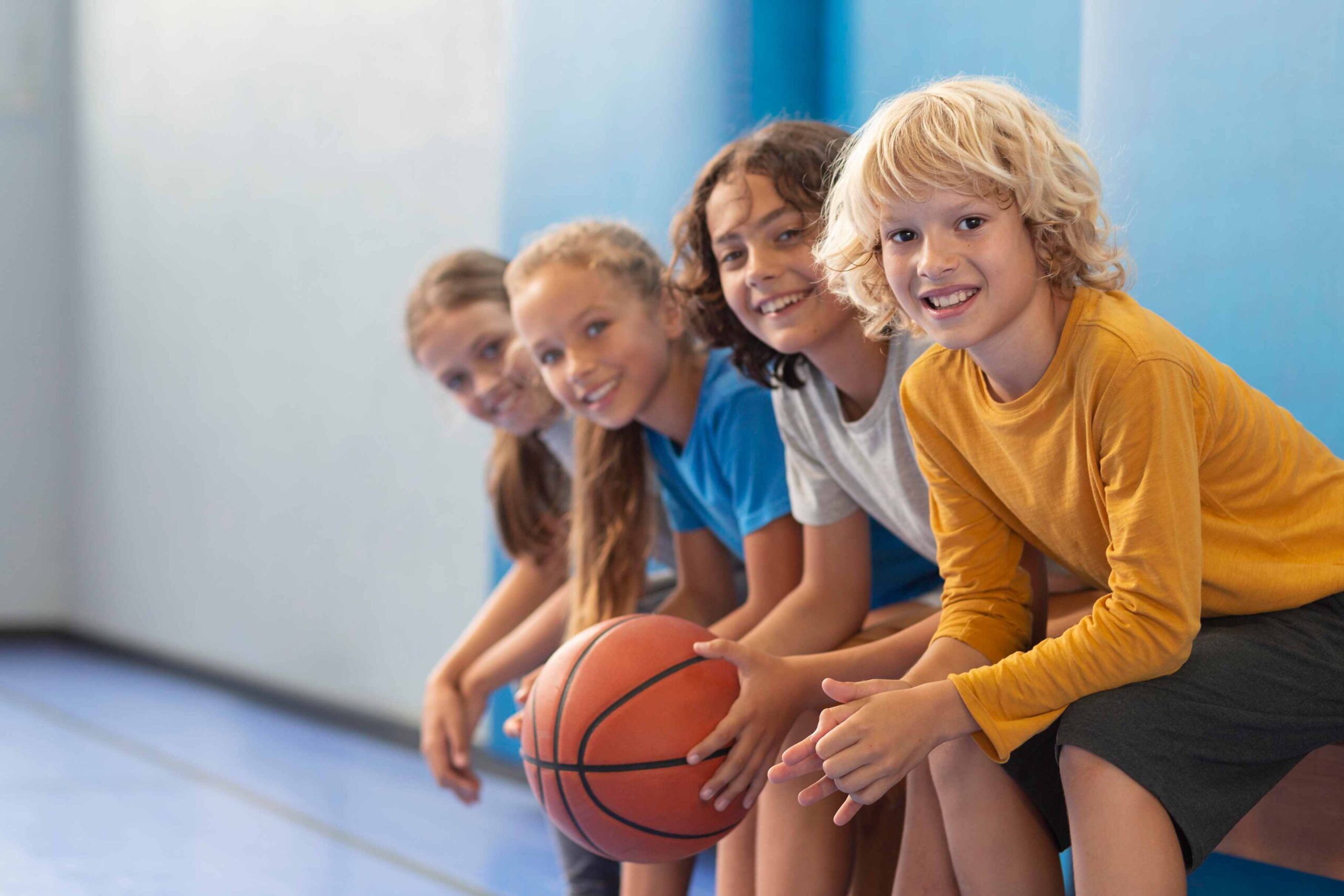 deti hrajú basketbal