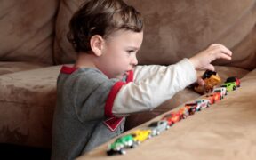 Autistické deti a hry, ktoré im pomáhajú vo vývoji